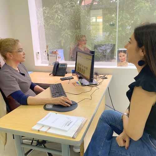 Valoración médica estética personalizada en Clínica Senzzes